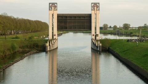 Intro afbeelding voor project: Maas-Waalkanaal: onderhoud sluizen Heumen en Weurt, Rijkswaterstaat